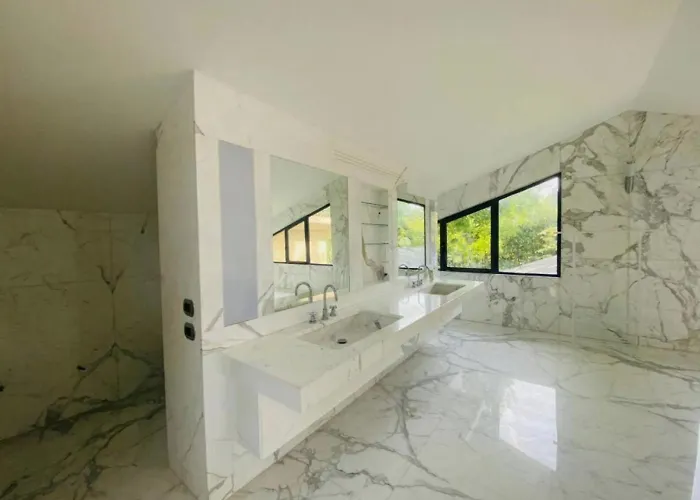 לינה וארוחת בוקר Family Perfectly Located